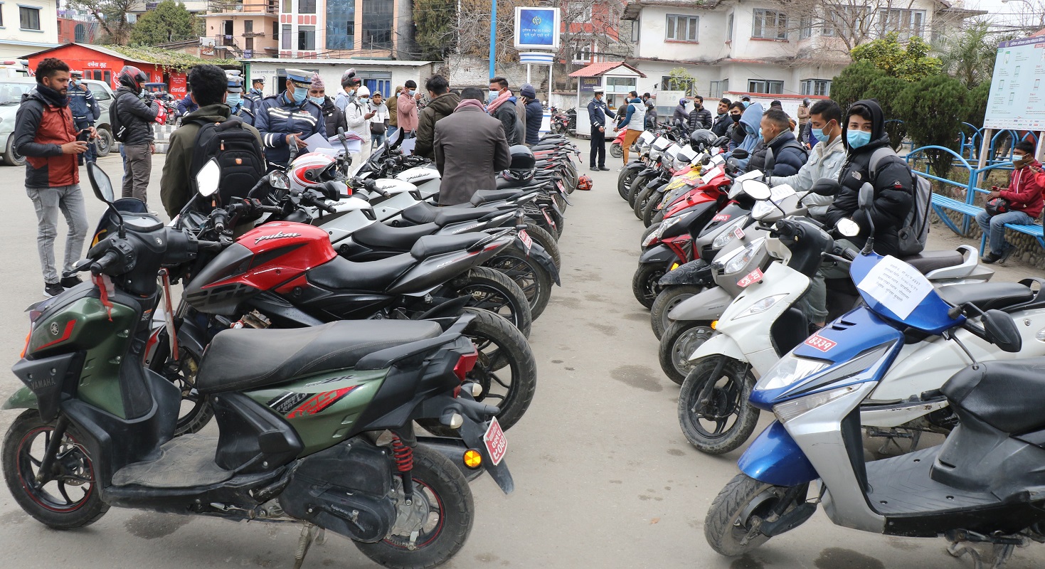 चोरी भएका १७ मोटरसाइकल र ९ वटा स्कुटर हस्तान्तरण