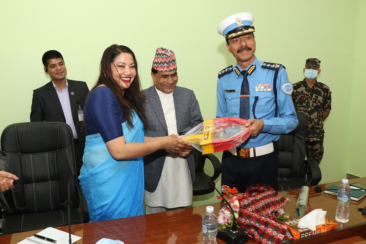 ट्राफिक नियम उल्लंघन गर्नेलाई निर्ममतापूर्वक कारबाही गर्नुपर्छ : मन्त्री झाँक्री