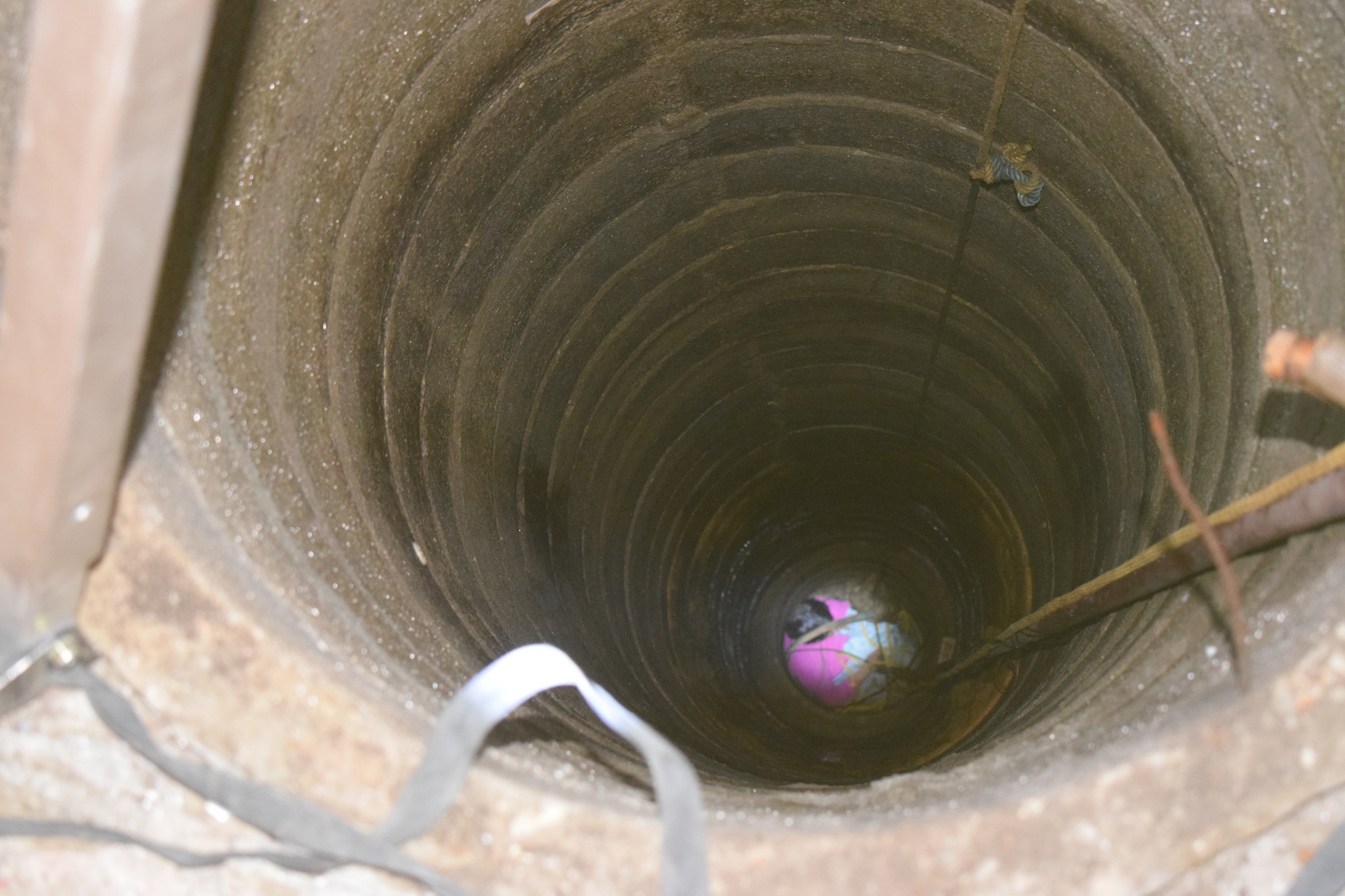 सय फिट गहिरो इनारमा खसेकी अञ्जुको सकुशल उद्धार