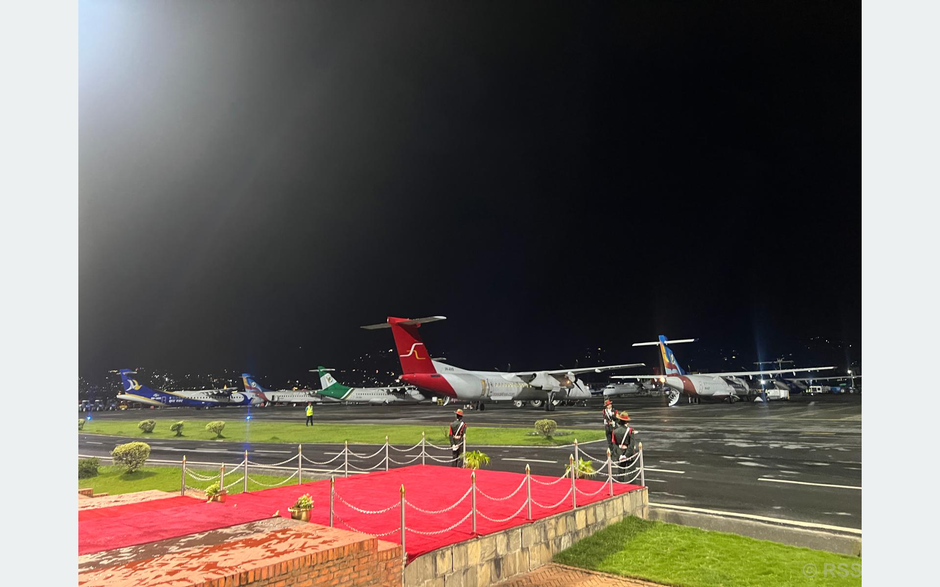 दसैंमा वर्षेनी महङ्गो भाडाको मारमा हवाई यात्रु