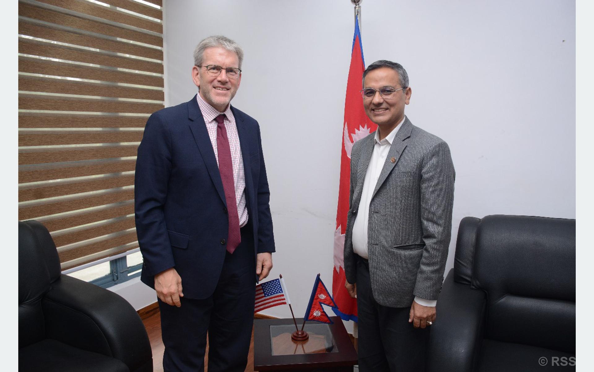 गृहमन्त्रीसँग र अमेरिकी राजदूतको शिष्टाचार भेट