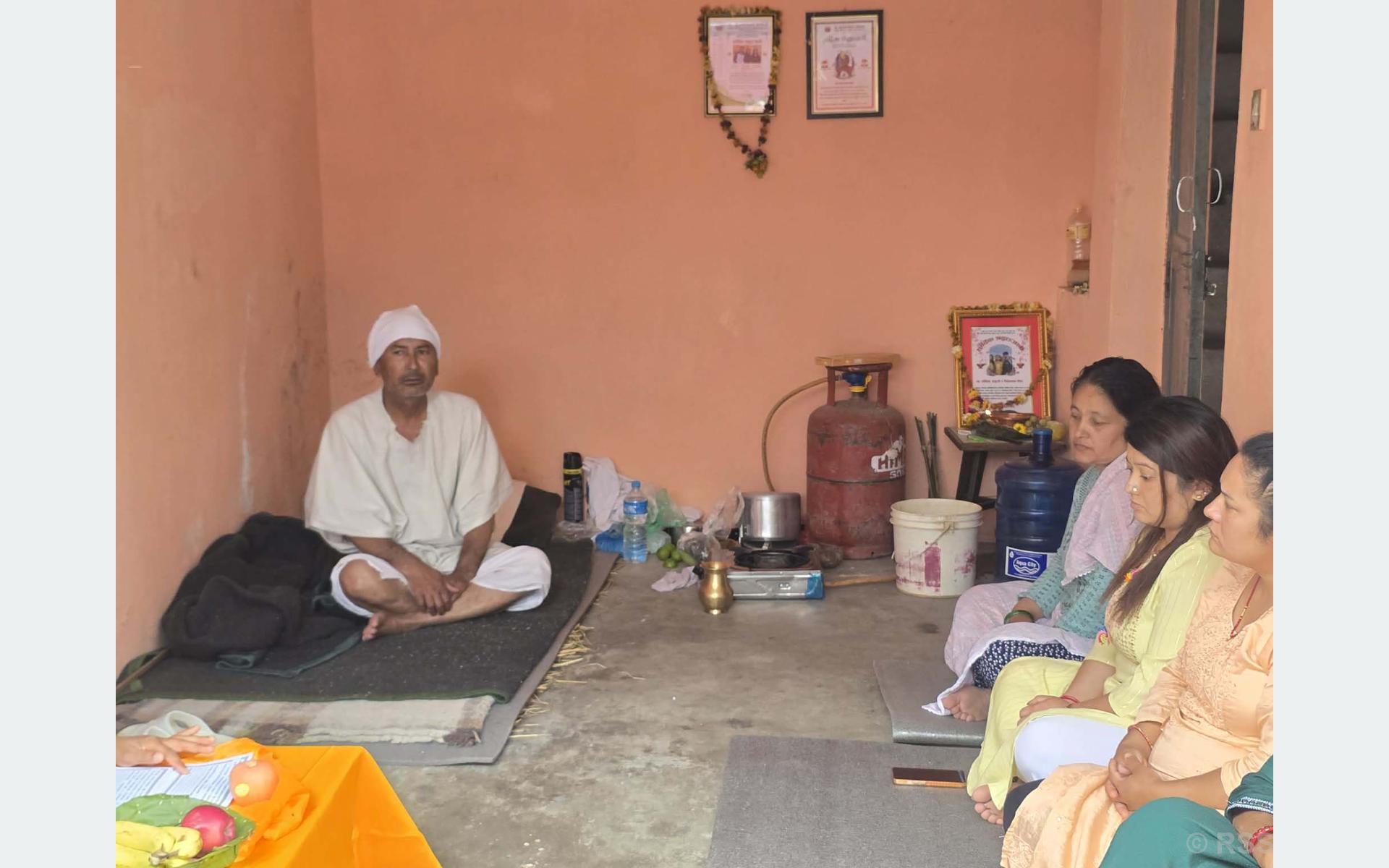 फर्किएनन् तीन सन्तान, मृत्यु दर्ताको प्रमाणपत्र माग्दै परिवार