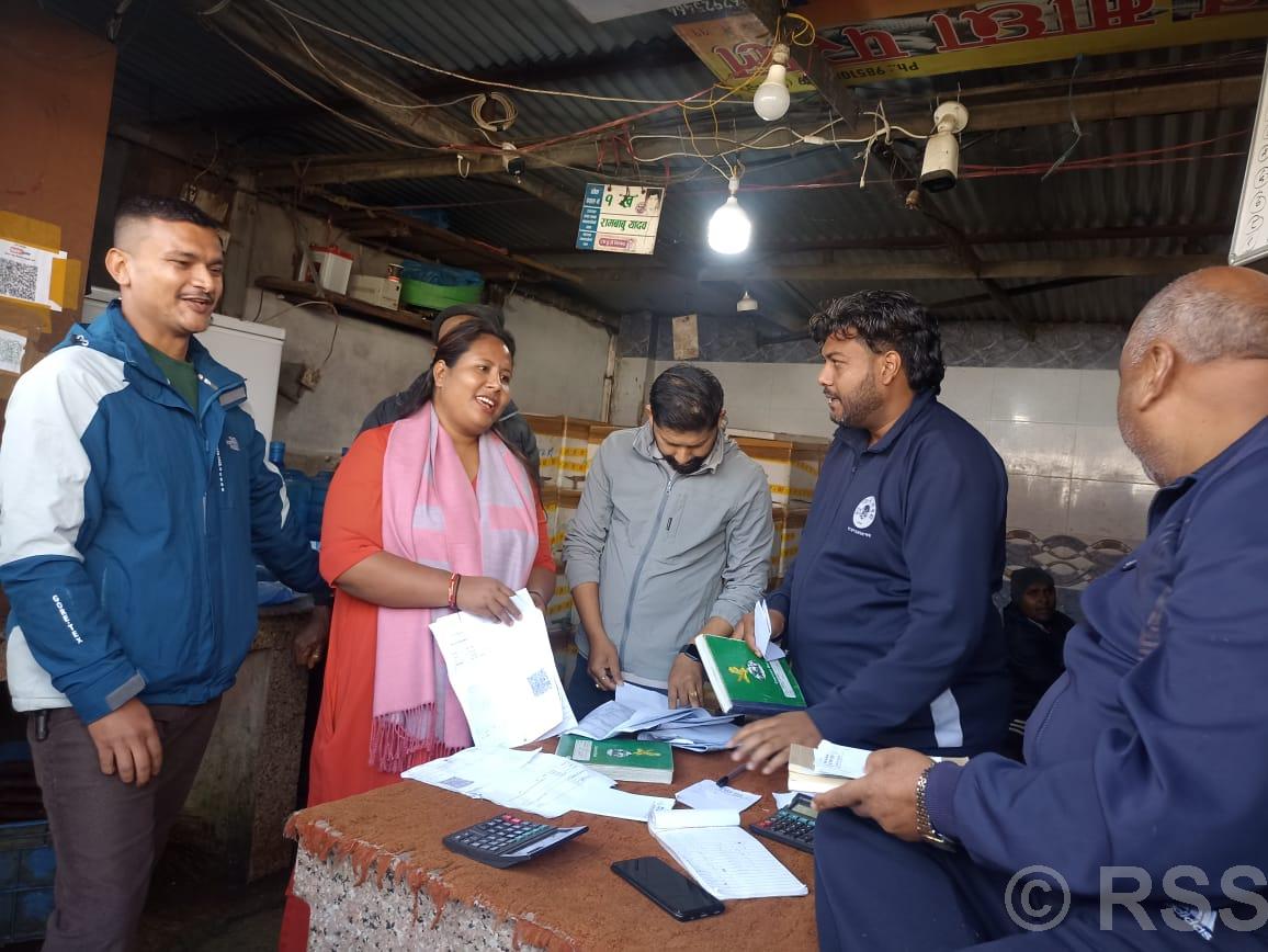 कृषिमन्त्रीद्वारा कालीमाटी बजारको अनुगमन