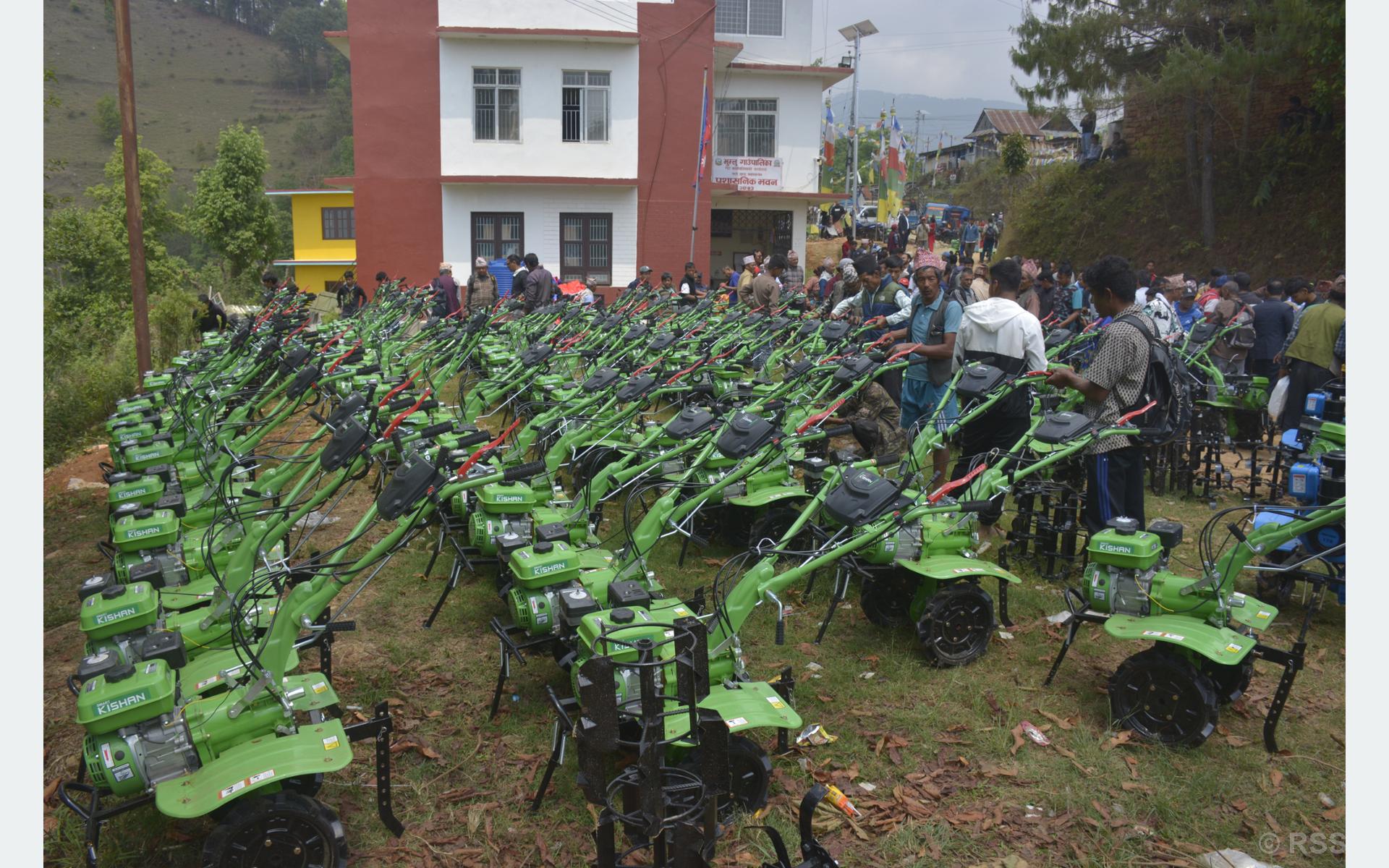भुम्लुका २३५ किसानलाई अनुदानमा मिनीटिलर
