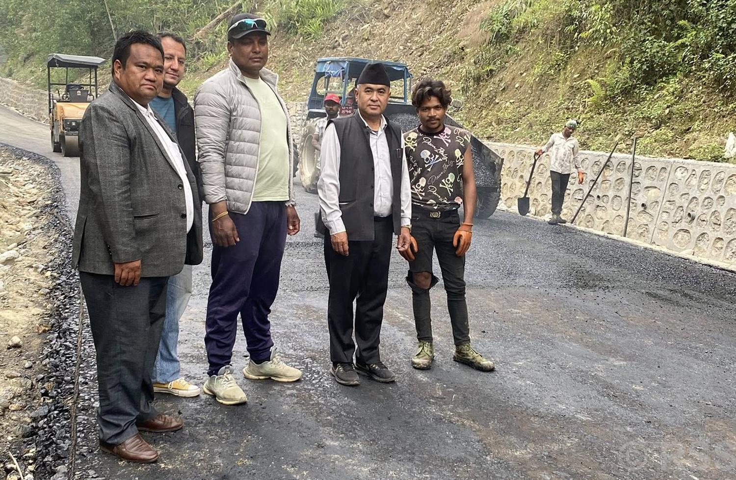 ‘ट्रयाक’ खुलेको अट्ठाइस वर्षपछि सडक कालोपत्र