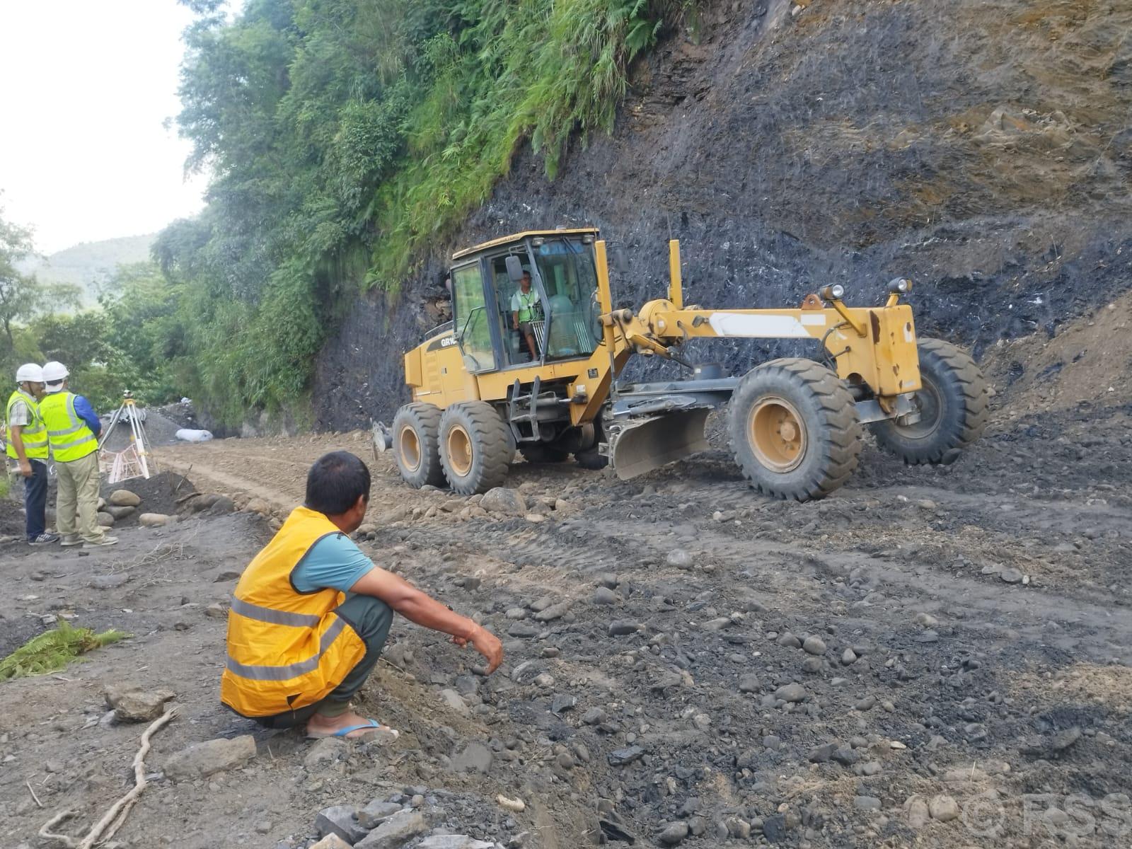 कृष्णभीरमा खोलिएको ट्र्याकमा ग्राभेल गर्न थालियो