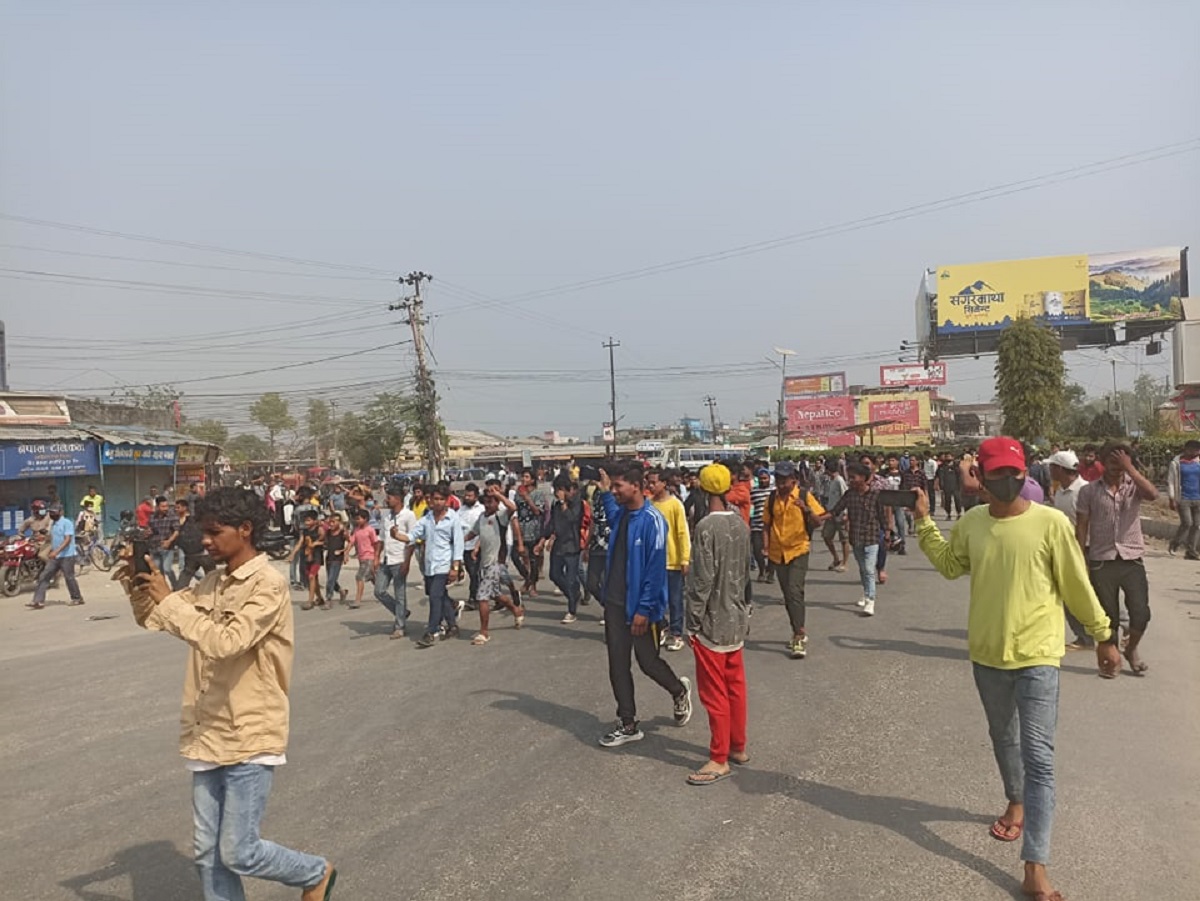 बिरामीको मृत्युपछि अत्तरिया तनावग्रस्त [तस्बिरहरू]