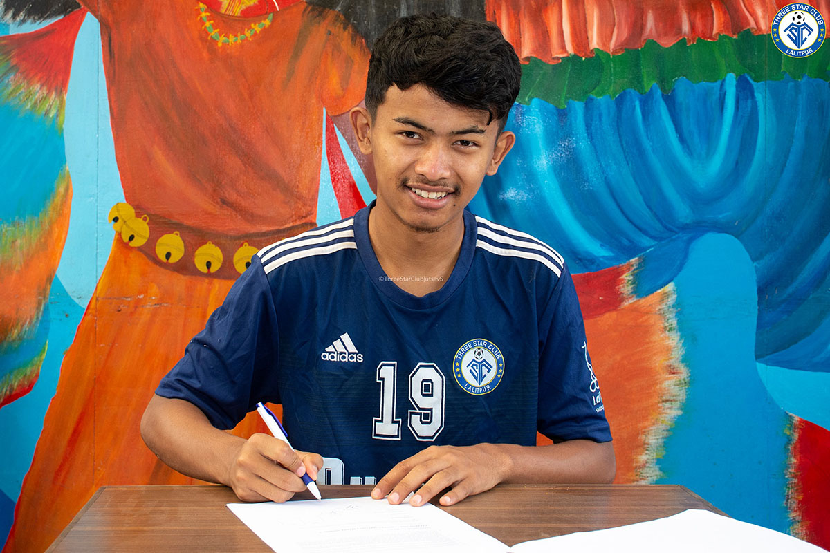 युवा खेलाडी आयुष घलान थ्रीस्टार क्लबमा अनुबन्ध