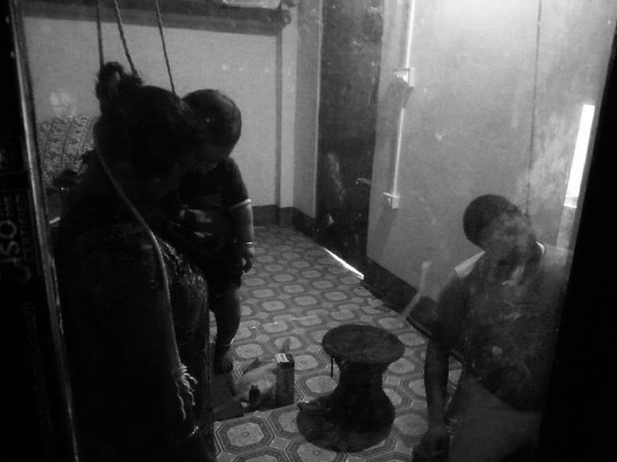 पैसा लिएर विदेश पठाउन नसकेपछि पत्नी र आठमहिने छोरीसहित आत्महत्या!