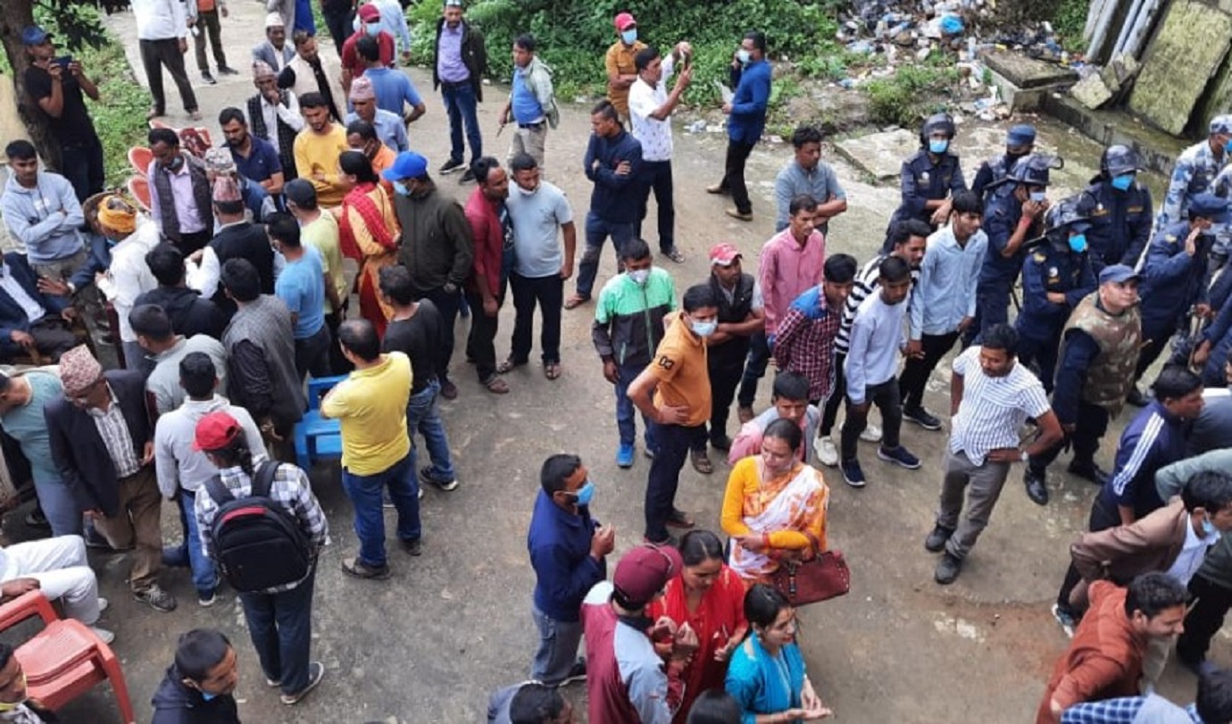देउवाको गृहजिल्लामा प्रहरी घेराभित्र वडा अधिवेशन, जिल्ला सभापतिले बहिष्कार