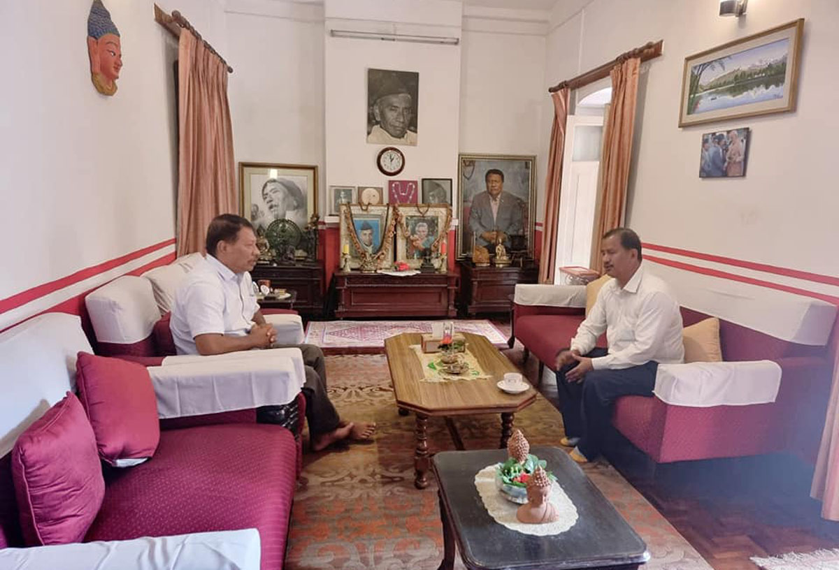 विप्लवले भेटे प्रकाशमान