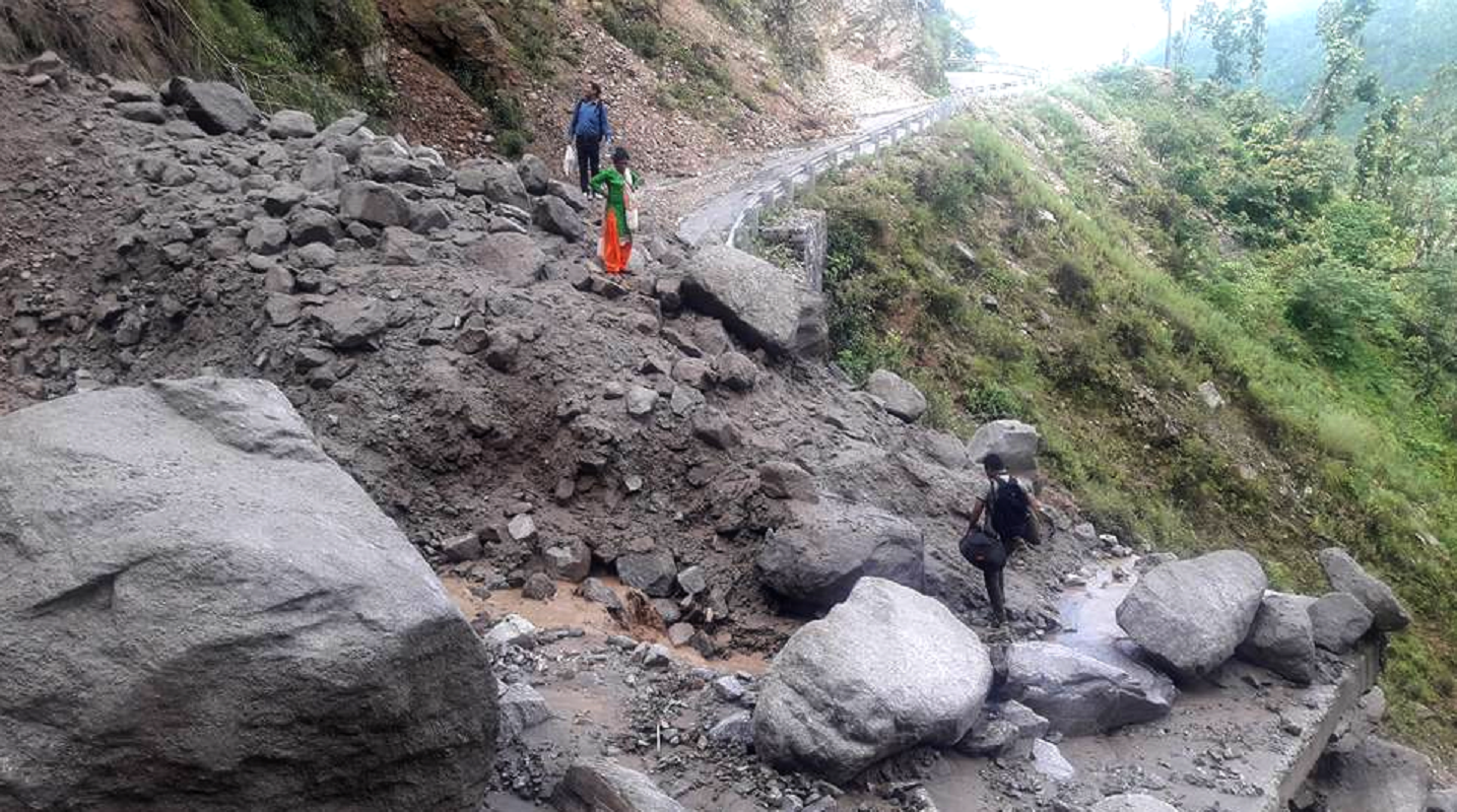 कर्णाली राजमार्ग तीन दिनदेखि अवरुद्ध