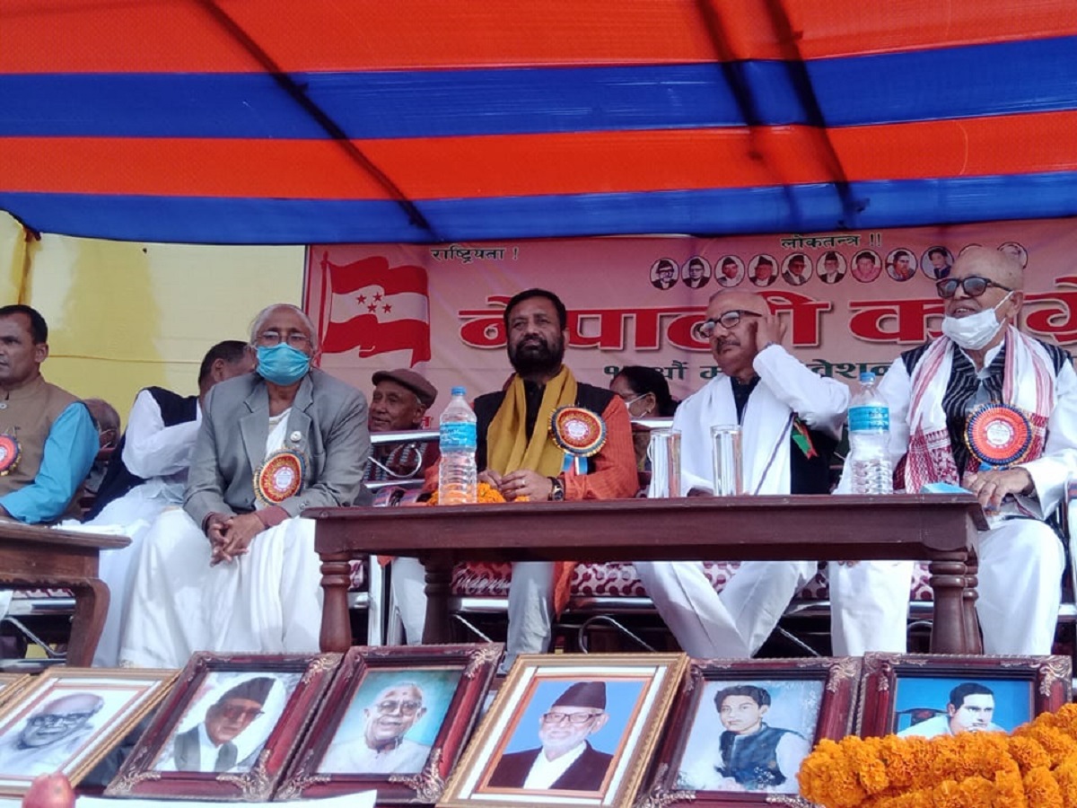 नेपाली कांग्रेस ड्राइभिङ सिटमा आउनु पर्छ : निधि
