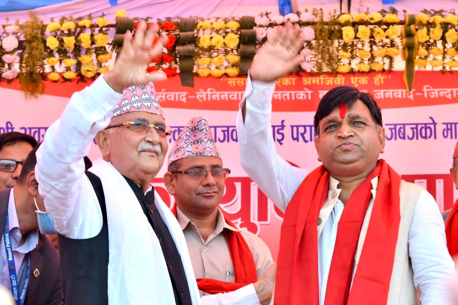 नालायक सरकार ४ रुपैयाँमा बिजुली बेचेर ३८ रुपैयाँमा किन्दैछ : ओली