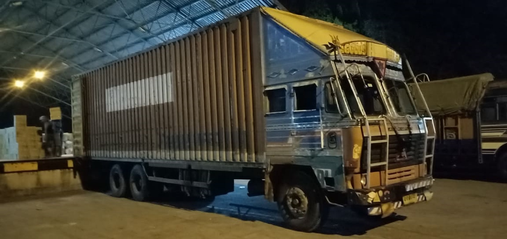 भन्सार छलेर ल्याएको २० लाख मूल्यको बिस्कुट बरामद