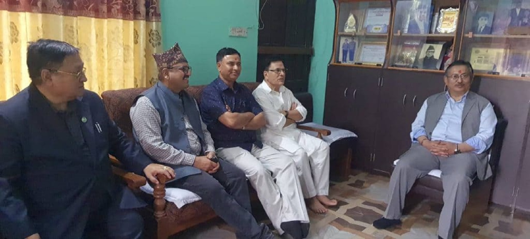 चितवन पुगेर बागीलाई फकाउन सकेन गृहमन्त्री खाँणको टोलीले