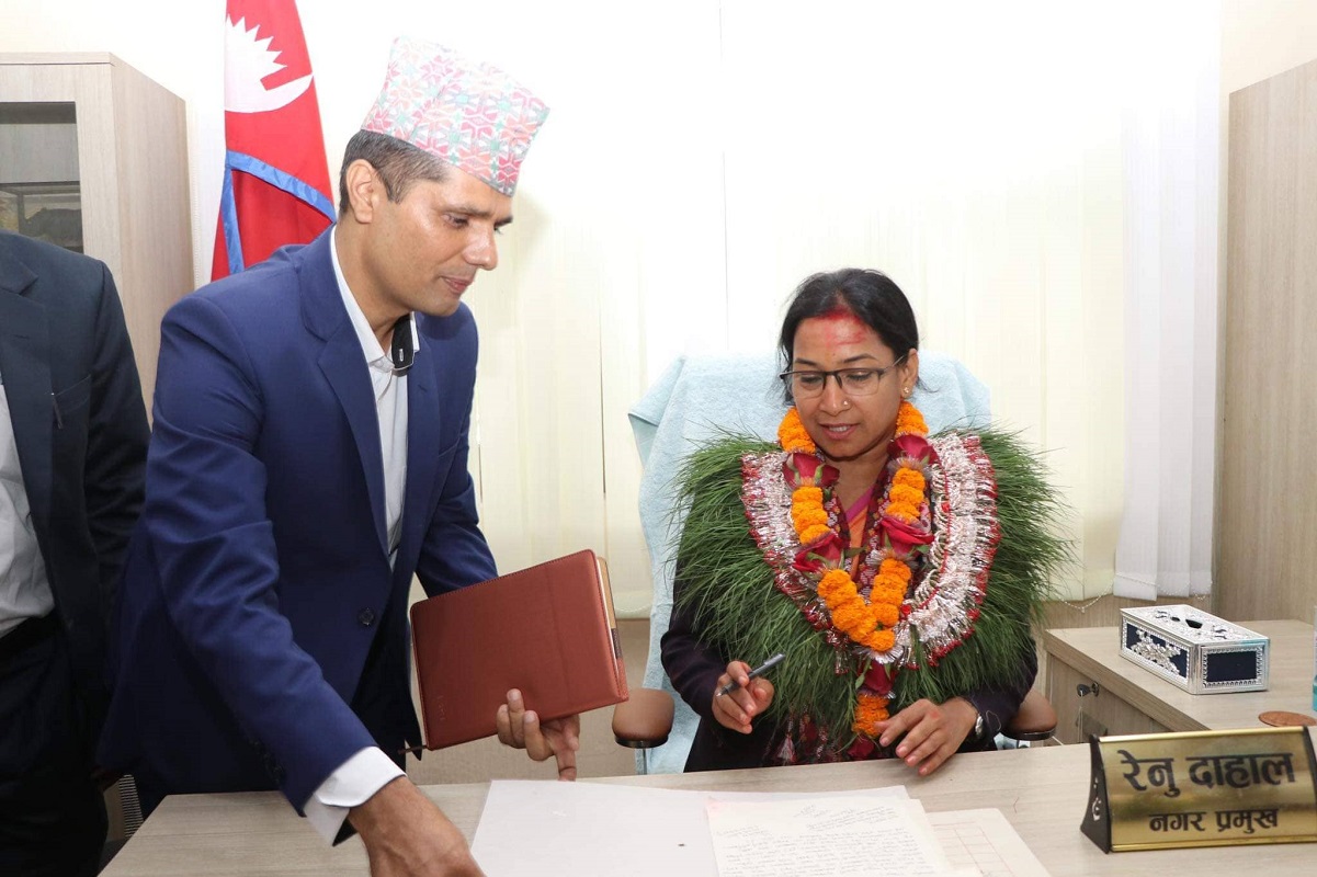 रेनुको पहिलो निर्णय : सरकारी अस्पतालमा छोरी जन्मिँदा नि:शुल्क बिमा