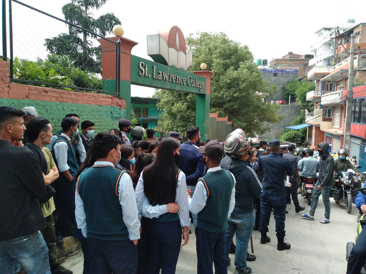 यौन दुर्व्यवहारको आरोप लागेका सेन्ट लरेन्सका शिक्षक पक्राउ