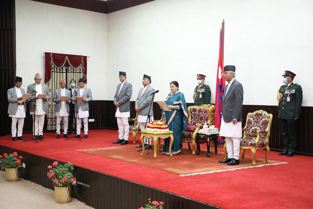 नेकपा एसका नयाँ मन्त्रीले लिए सपथ