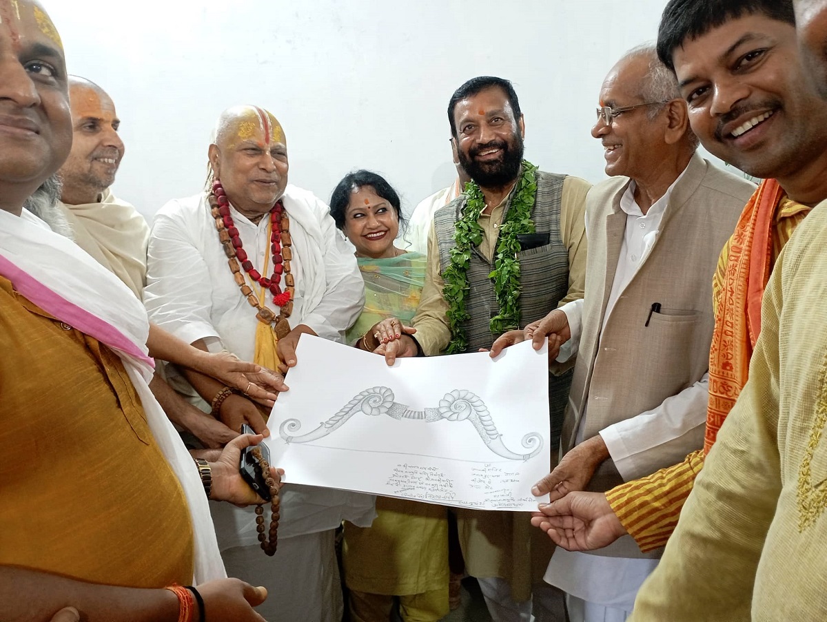 अयोध्याको राम मन्दिरमा धनुष राख्न निधि र महामन्त्री रायबीच छलफल 