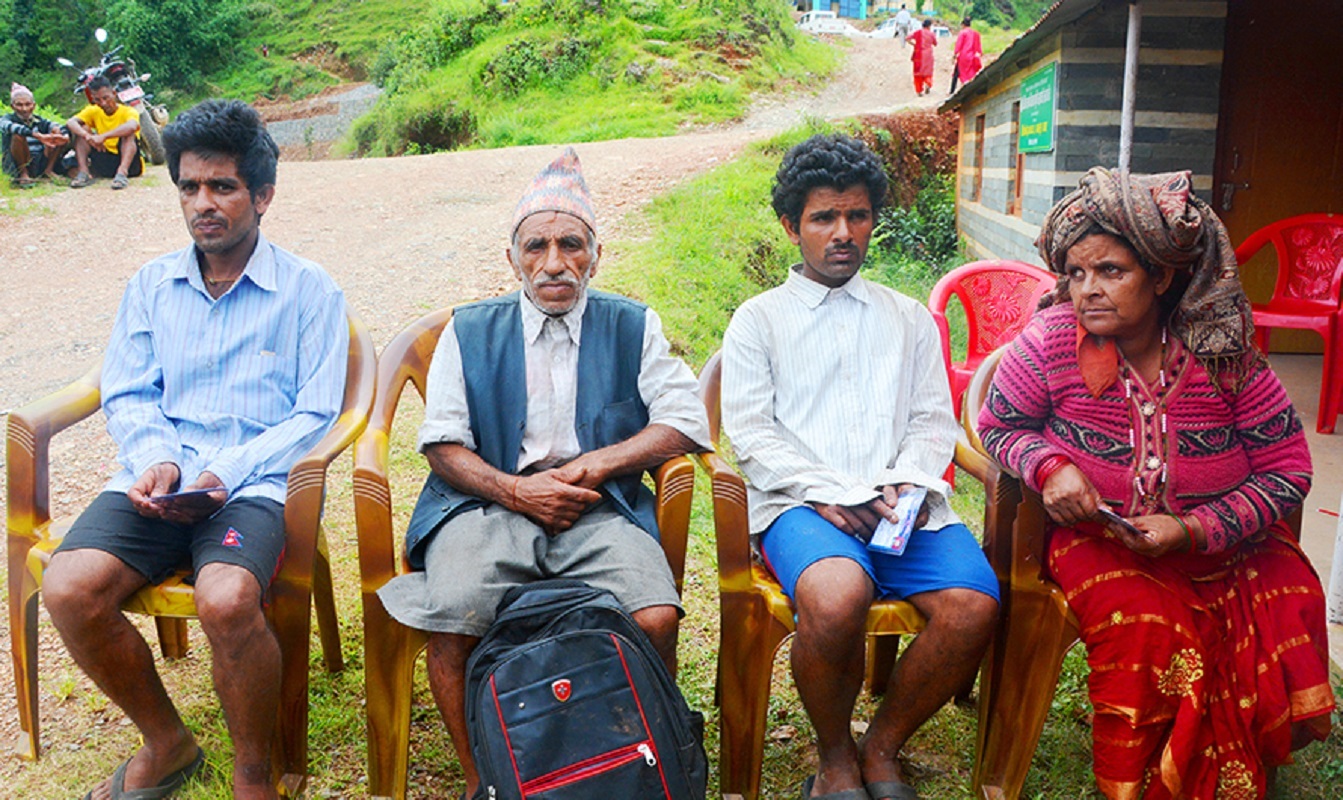 घरभरी अशक्त : खगेश्वरको काँधमा परिवारको भारी
