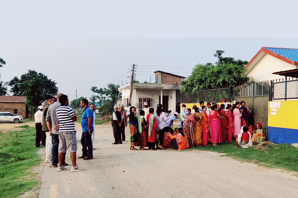 प्रचण्डले पुलिस स्कुल शान्तिपुरमा मतदान गर्ने, यस्तो छ बिहानी अवस्था [तस्बिरहरू]