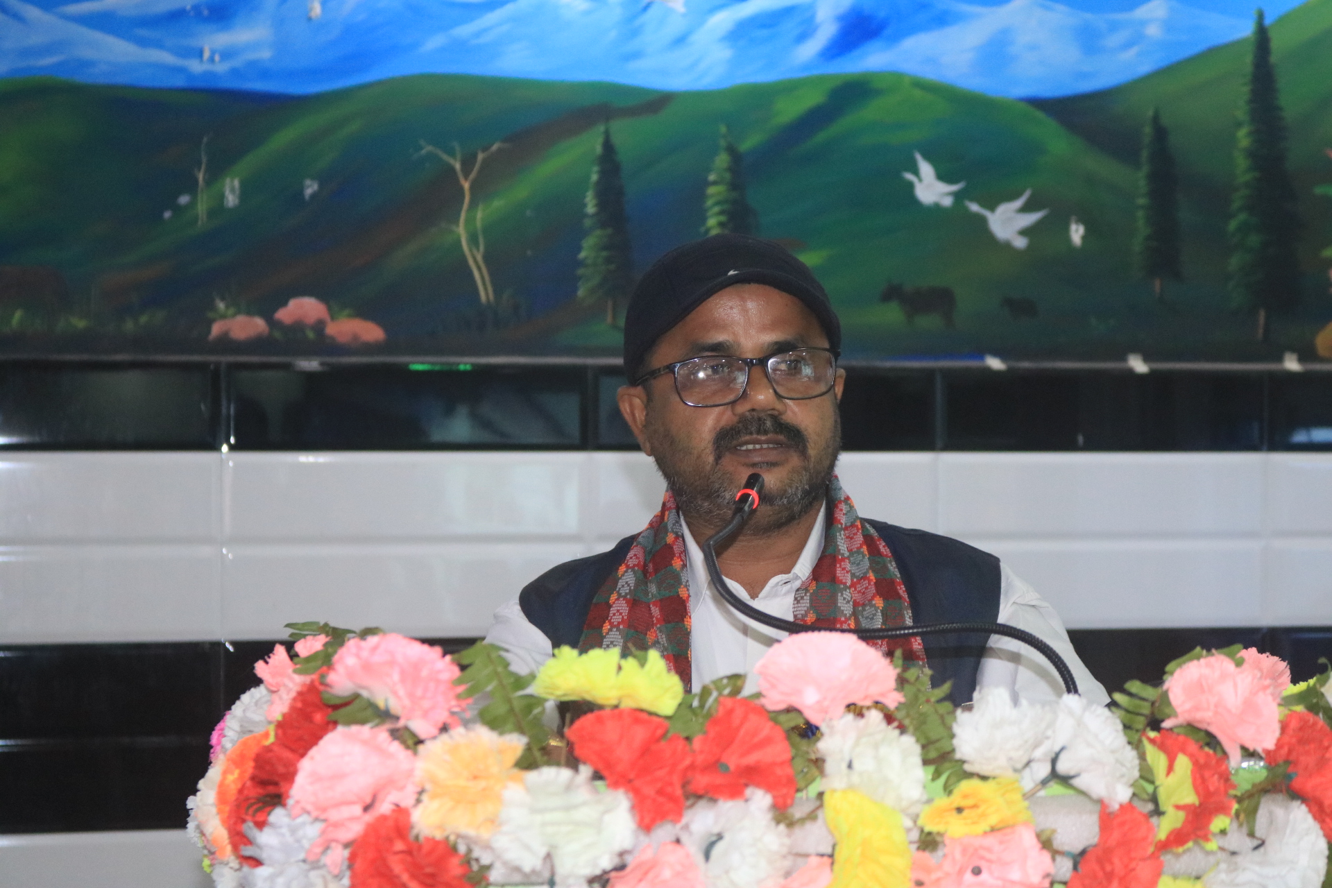 आफ्नै मन्त्रालयका कर्मचारीविरुद्ध खनिए स्वास्थ्यमन्त्री यादव