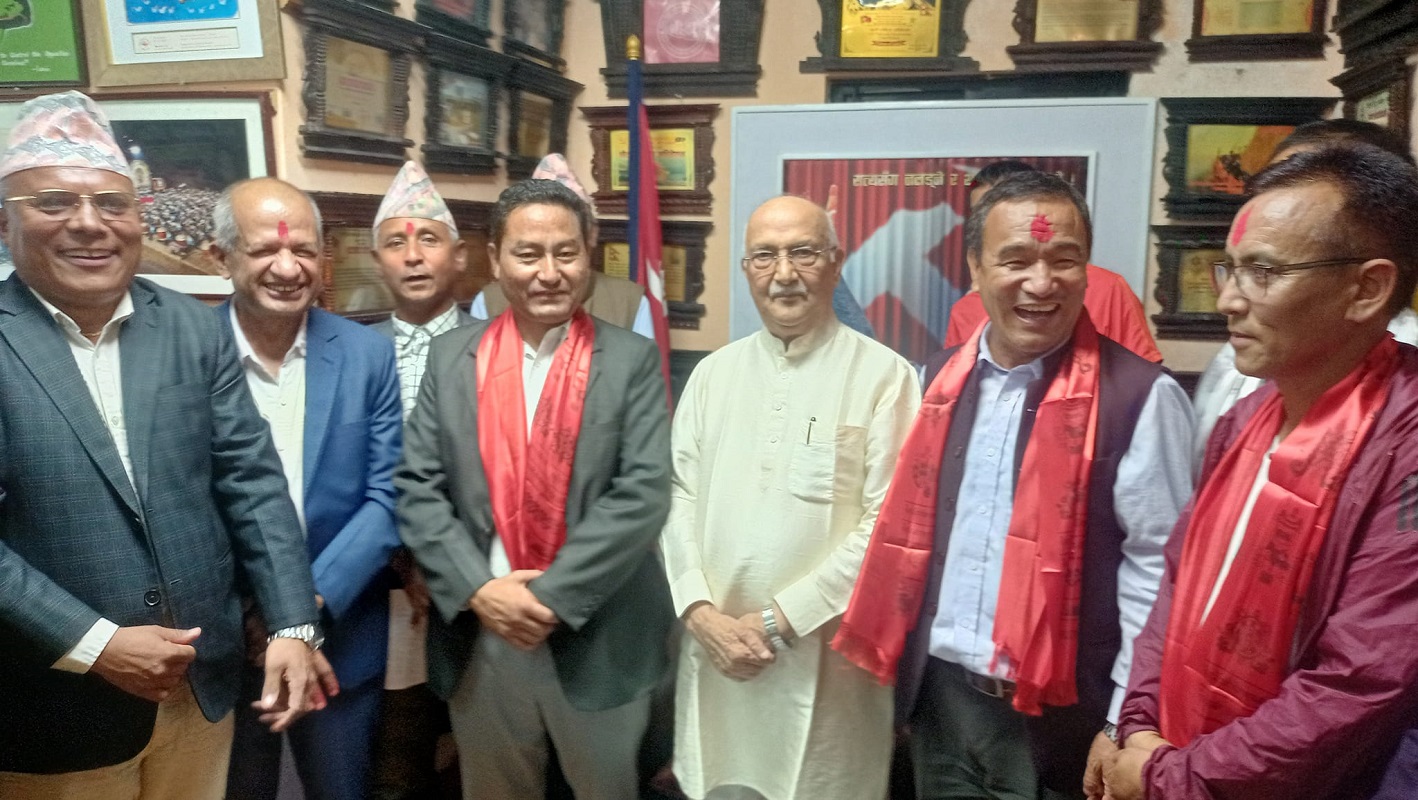 छक्कबहादुर लामा माओवादी छोडेर एमालेमा प्रवेश