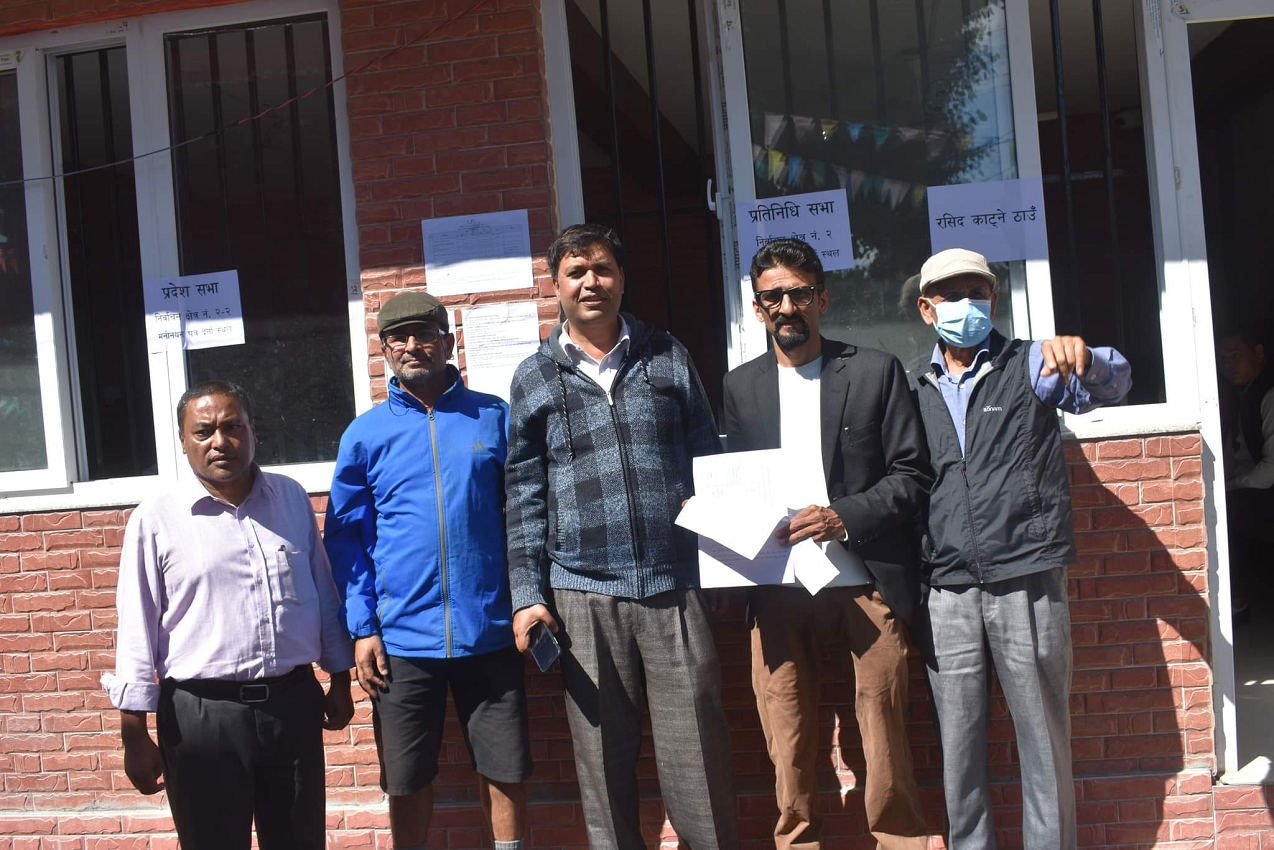 काठमाडौं २ बाट स्वतन्त्र उम्मेदवार प्रकाश अधिकारीले गरे मनोनयन दर्ता
