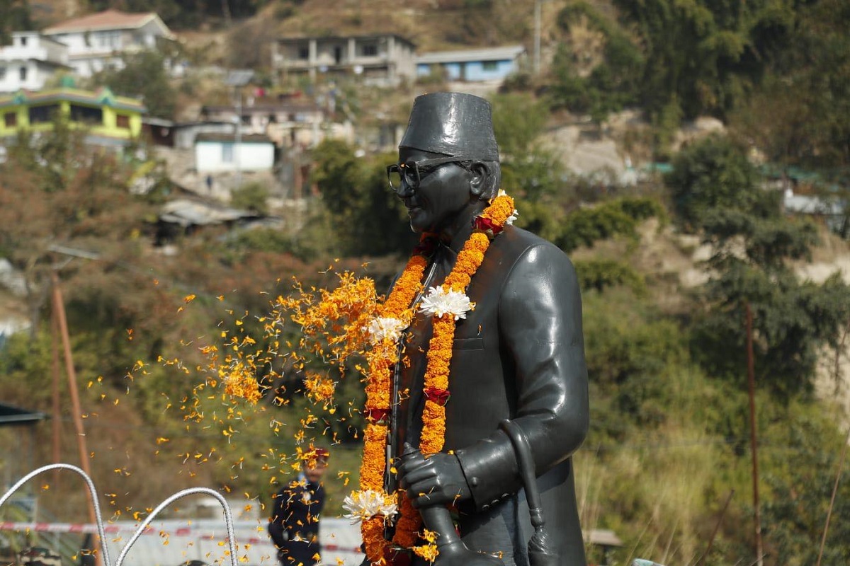 प्रधानमन्त्रीद्वारा सुन्दरीजलमा कृष्णप्रसाद भट्टराईको शालिक अनावरण