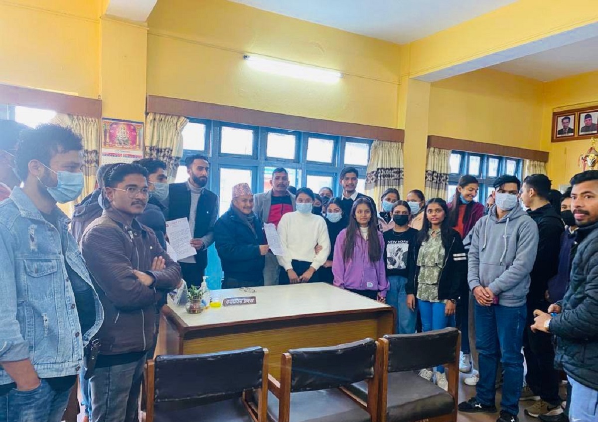 नेविसंघले बुझायो शंकरदेव क्याम्पसलाई ज्ञापनपत्र