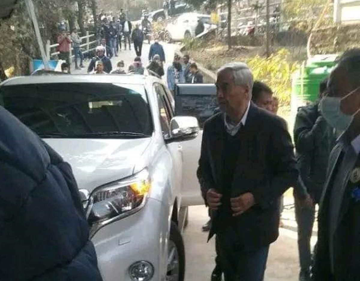 सांसद भण्डारीको स्वास्थ्य अवस्था बुझ्न अस्पताल पुगे देउवा