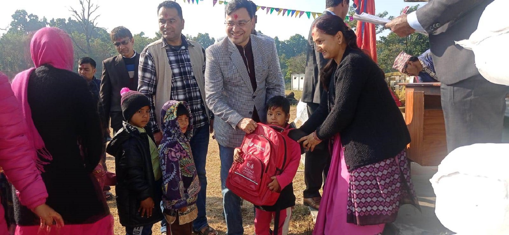 रुडुकको सहयोगमा धनगढीका २२ सय वालवालिकालाई शैक्षिक सामाग्री