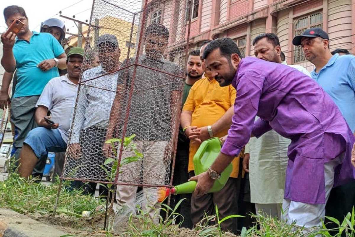 वातावरण र गाउँ-ठाउँ हरित बनाउन मन्त्री यादवको आग्रह