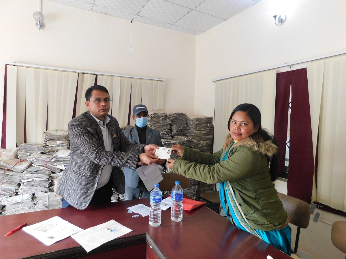 बेपत्ता परिवारलाई परिचयपत्र वितरण