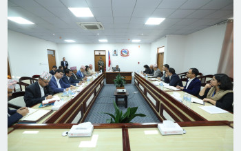 प्रधानमन्त्री कार्कीसँग निर्वाचन आयोगका पदाधिकारीको छलफल