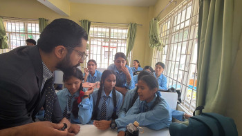 सामुदायिक विद्यालयको गुनासो सुन्न र सुझाव लिन शिक्षामन्त्री सस्मित पोखरेल पुगे सामुदायिका विद्यालयमा (तस्बिहरू)