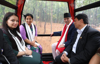 मौलाकालिका केबलकारमा प्रधानमन्त्री सरर...