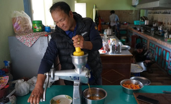 बिक्री नहुने सुन्तलाको जुस बनाएर अतिरिक्त आम्दानी