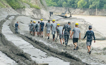 भोटेकोशी बाढीमा सम्पर्कविहीन हुनेको संख्या बढ्दै
