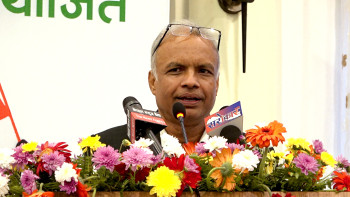 ओलीको वरिपरि कांग्रेसको अर्को खेमा घुमिरहेको छ : गुरुराज घिमिरे