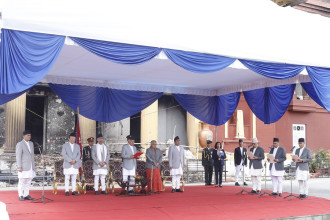 नवनियुक्त तीन मन्त्रीले लिए शपथ