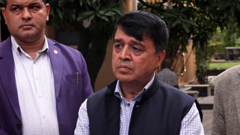 अध्यक्ष ढकालको टोलीले गरे उपेन्द्र महतोको क्षतिग्रस्त घरको अवलोकन
