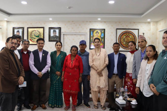 अजित मिजारका परिवारसँग मन्त्री सिता बादीको छलफल