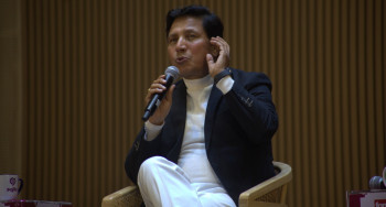 म पुस्तक हातमा राख्दा भुसुक्क निदाउँछु : दिपकराज गिरी