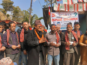 कैलालीको खानीडाँडामा एमालेका नेता–कार्यकर्ता कांग्रेसमा प्रवेश