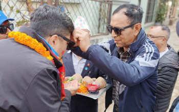 विराजभक्तलाई काठमाडौं-८ को वडा नम्बर  १३ का स्थानीयले गरे सगुनले स्वागत