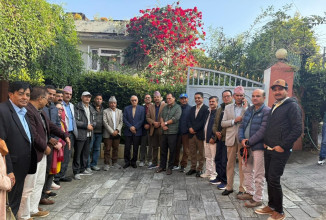 शेखर कोइरालासँग विशेष महाधिवेशन माग गर्ने नेताहरुको भेटवार्ता