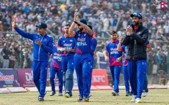 नेपाल-हङकङ मैत्रीपूर्ण क्रिकेट : नेपाल फिल्डिङ गर्दै