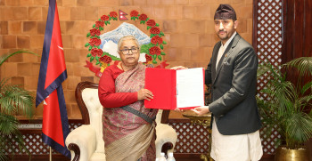 सञ्चारमन्त्री खरेलले प्रधानमन्त्रीलाई बुझाए राजीनामा पत्र